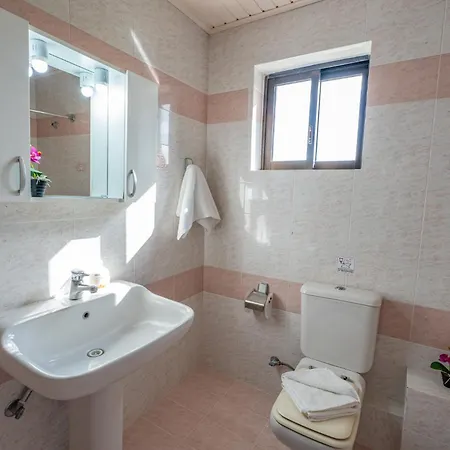 Ocean Breeze Apartment Kypseli Exterior photo